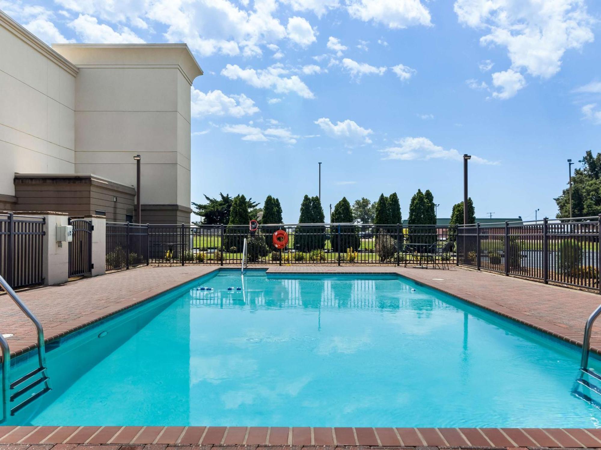 Hampton Inn Blytheville Bagian luar foto